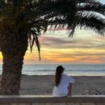 Emmanuelle Cureau Instagram – J’ai dépensé des sommes folles pour chercher la lumière et la reconnaissance dans les soirées, les événements, les achats compulsifs… 

J’ai finalement compris que la lumière était en moi et que la seule façon de briller c’était de la faire rayonner par des actions qui viennent du cœur . 

Un soutien à un proche , une pièce à une personne dans la rue et même attention que l’on se porterai a soi . 

C’est le principe de l’alchimiste le trésor et la plus belle des lumiere sont déjà en nous, il suffit juste d’ouvrir son cœur et de la laisser se diffuser 💫🌟✨😊