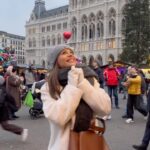 Emmanuelle Cureau Instagram – VIENNE PRESS TRIP 
DAY 2 (Partie 2 ) 
« Marché de Noël
Concert à la bougie
Activité surprise … » 

Je suis remplie de joie et de gratitude 🤶🏽🥹🙏🏽

Collaboration commerciale w/ @ca ✨