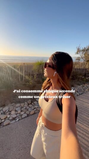 Emmanuelle Cureau Instagram - Premièr voyage en SOLO Check ✔️😊

J’ai d’abord rejoins mon amie @manon.deplanche puis j’ai tenu à continuer le séjour toute seule . 

Une aventure riche en surprise mais beaucoup moins difficile qu’il en paraît ! Je réfléchis déjà à ma prochaine destination 😊🗺️✈️