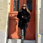 Emmanuelle Cureau Instagram – La même base de look avec 3 manteaux différents . 
Moi je les aime tous, mais dites moi quel est votre préféré ? 1, 2 ou 3 ? 

📌~ BLACK FRIDAY ~ 
-20% pendant 24h sur tout le site @boohoo avec le code • MANUE• 

  En collaboration commerciale avec la marque @boohoo 🫶🏽