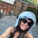 Emmanuelle Cureau Instagram - BALI DUMP 🐚 1- Moi et ma pote en snorkeling : Nice Day 2- Nouvelle conductrice 🛵 3 - Mes trésors 4 - Activité journalière 5 - Nuits difficiles 🤍 6 - Bali Vibes 7 - Les émotions : LA solution 8 - Mon bobo en forme de cœur 🥹 9 - Happy Girl 🐚 10 - Feel Like Home