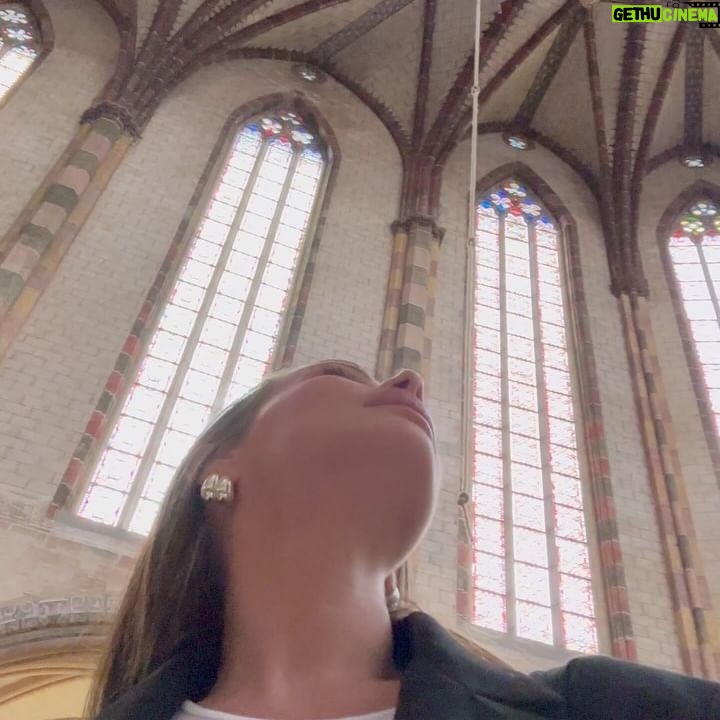 Emmanuelle Cureau Instagram - Bonjour Toulouse ✨ Les chocolatines, le couvent des jacobins, les bords de Garonne, chez Tonton … et la chaleur de votre accueil 😊 💕