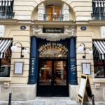 Emmanuelle Cureau Instagram – Bienvenue dans ma suite Littéraire chez @chouchouhotel ! 😁📚
J’adoré le concept de l’hôtel , des chambres aux inspirations différentes, un resto , bar , scène , emplacement idéal dans un de mes quartiers pref : Opera . Personnel hyper sympa !
Petit dej copieux ! C’est un 10/10 😁

* J’ai cru que mon Instagram c’était Tripadvisor ! 
Je me mets à écrire des grands avis critique 😂 

  Collaboration commerciale invitation 🫶🏽
