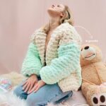 Emy LTR Instagram – Voici quelques-une de mes premières créations avant l’ouverture officielle de Kréapie.com !!
C’est grâce à ces dernières que le projet a pu voir le jour 🤭 
Alors profitez de ces petites pépites parce qu’il y a du lourd qui arrive 🤯✨
Et d’ailleurs lequel préfères-tu ? 🤔