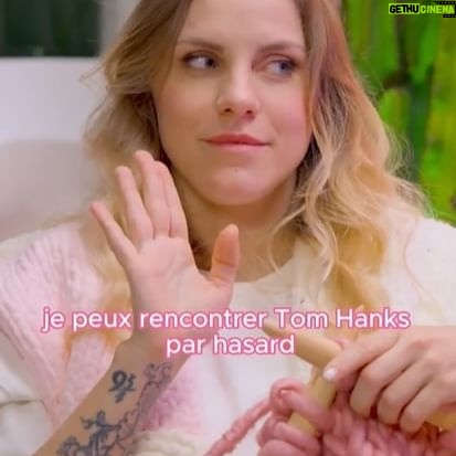 Emy LTR Instagram - OH MY GOD ON Y EST ÇA Y EST! Des mois de travail pour enfin vous proposer d’acquérir mes pulls tricotés avec amour par @lesmainsdemamie ! @_kreapie_ c’est mon baby bonheur! Un endroit pour shopper que des petites choses rassurantes ! Les pulls sont dispos en précommandes, ils sont ensuite tricotés par notre gang de mamie puis envoyé chez vous. La fabrication française et à la commande est pour nous une volonté éthique et éco responsable. Donc une fois votre commande validée vous allez devoir patienter un petit peu pour enfin recevoir vos baby pull! Pour les autres produits c’est instantané par contre ! Trop hâte de voir vos commandes et de préparer vos envois! Merci encore à @marilouberry qui a accepté devenir papoter et tricoter avec moi. Tu es une magnifique personne ❤️ Retrouvez cette incroyable vidéo sur ma chaîne YouTube et le lien du site est dans ma bio 🫶🏻 Alors heureux?