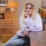 Emy LTR Instagram – OH MY GOOOOOD!
Tellement tellement heureuse de vous annoncer mes premiers pas en TV!
Je deviens chroniqueuse pour l’émission En bonne compagnie !
Je commence aux côtés des grands avec l’iconique @sophie_davant , le super @kaminilevrai et le doc de l’extrême @dr.fabing !
Merci à @france.tv pour la confiance, merci aux deux Julien et a Coyote sans oublier Alex, pour ce premier job ❤️🥰🐶
On se retrouve tous les samedi sur France 3 à partir du 20 janvier à 15h35 pour une émission consacrée aux animaux et @gogstagram est de la partie ! 
Trop hâte d’avoir vos retours ❤️
📸: @louisadrienleblay
