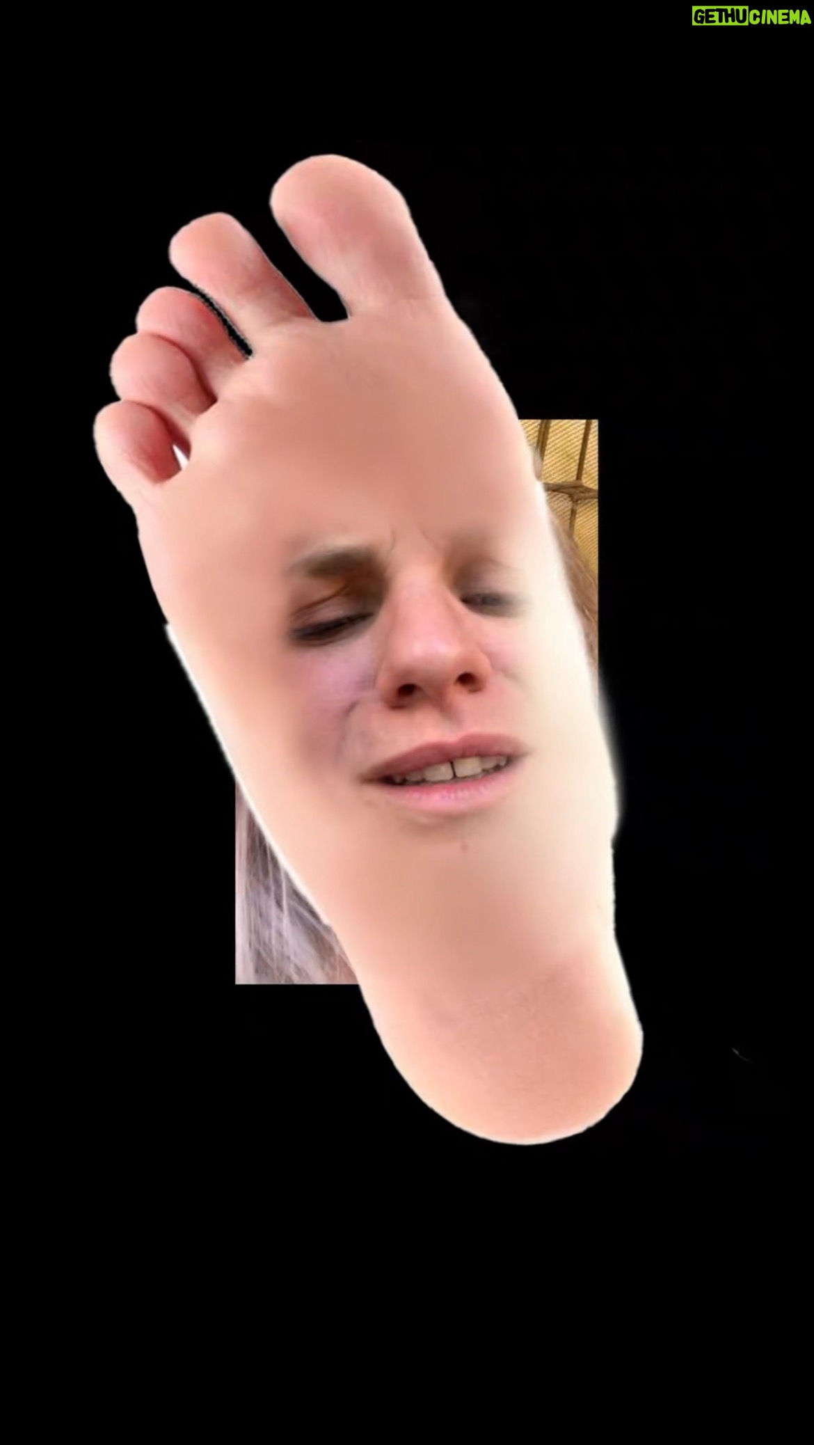 Emy LTR - 12.9K Likes - Les pieds cambrés 👣