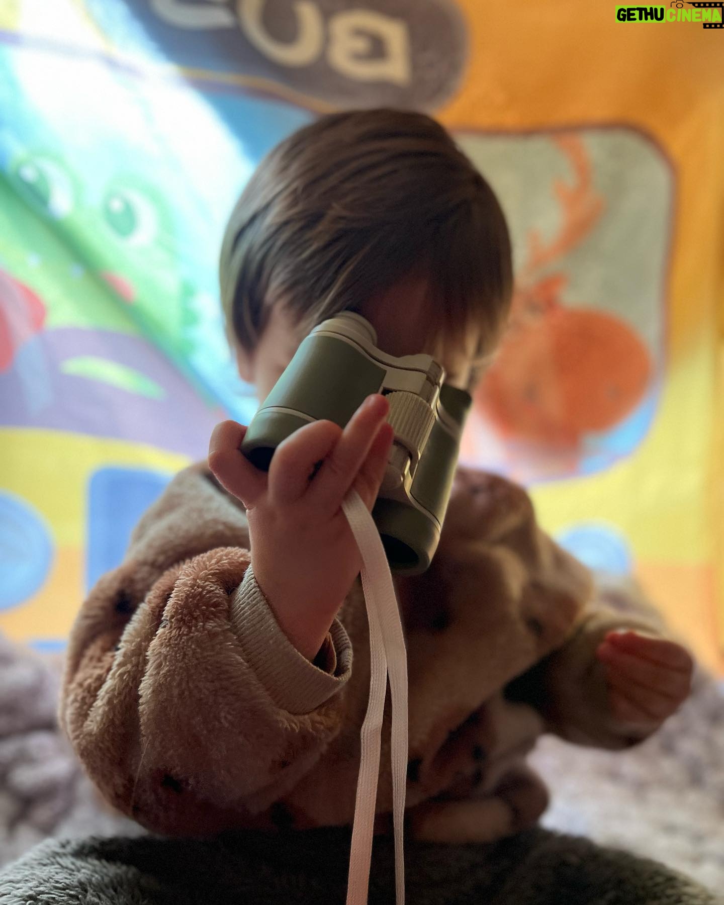 Emy LTR Instagram - Pour mes 33 ans je veux : - le bonheur de mon fils ❤️ - des copains 🌻 - des rires ✨ - du challenge 🌝 - du bonheur ⛈️ - Mon retour sur YouTube dès demain à 17h 💫 34 tiens toi prêt je sens que ça va dépoter ❄️ Ps: en guise des exclus du manoiiiiiir par la géniale @eva_cgn