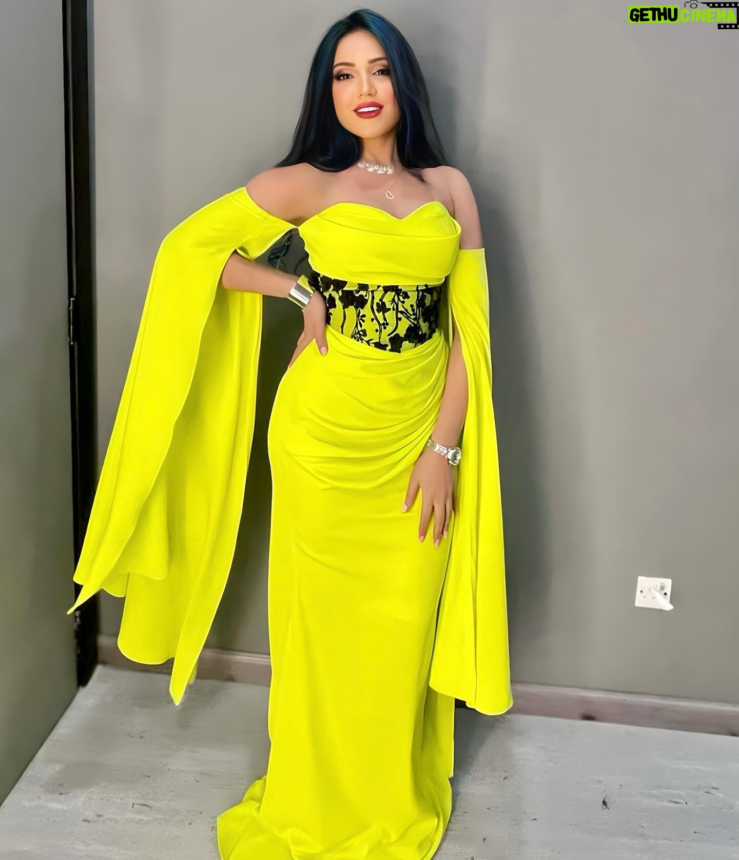 Emy Talaat Zakaria Instagram - 💛🖤 #emytalaatzakaria #ايمى_طلعت_زكريا