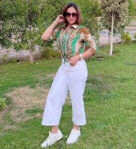 Emy Talaat Zakaria Instagram - القميص الترندى من هنا وبس @thefashionluxury1 👌❤️ #emytalaatzakaria #ايمى_طلعت_زكريا