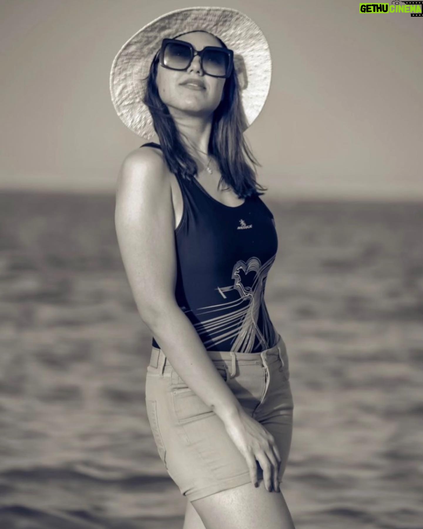 Emy Talaat Zakaria Instagram - 🐬 Be a lover to yourself only🐬 #emytalaatzakaria #ايمى_طلعت_زكريا