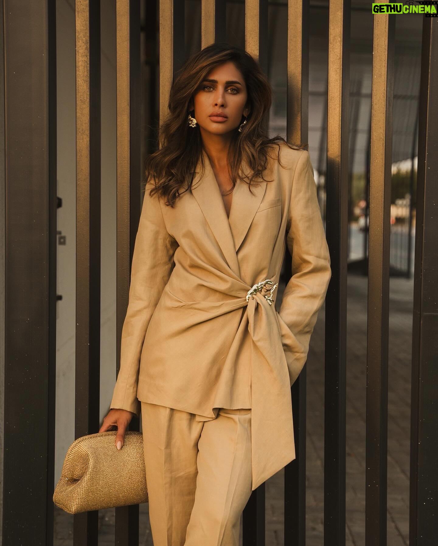 Enjy Kiwan Instagram - Golden hour @andotherstories in stores now