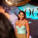 Enjy Kiwan Instagram - Red carpet at @voguearabia arriving in style in a @hongqi_official Dressed in @georgeshobeika Jewellery @jacobandco Hair and makeup @isabellabella_official Styled by @yasmineeissa 📷 @dazlproduction