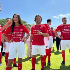 Enrique Arce Instagram - Antes del partido de las estrellas de los @premios_platino sólo quería dos cosas: no lesionarme y no hacer demasiado el ridículo. Si me llegan a decir que iba a ser el máximo goleador del partido con 3 goles les hubiera tomado por locos  un día inolvidable junto a compañeros actores y ex jugadores de leyenda. Una experiencia imborrable!