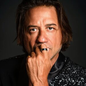 Enrique Arce Instagram - encantadísimo con la sesiôn de la superfotógrafa italiana residente en los angeles @valentinasocci
grazie mile, cara!!

estilismo: @posshenko

superexcited with this great session with the wonderful italian LA based photographer @valentinasocci
Thanks, carissima

stylyst: @posshenko