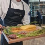 Enrique Arce Instagram - Un regalazo para los sentidos. 5 horas de "lujuria gastronómica y buen rollo". mi tocayo @qiqedacosta es un genio de lo suyo y su restaurante,del mismo nombre, en Deniay el 20 del mundo, es un sitio a visitar al menos una vez en la vida. Yo me alegro de haberlo hecho. Gracias, maestro...