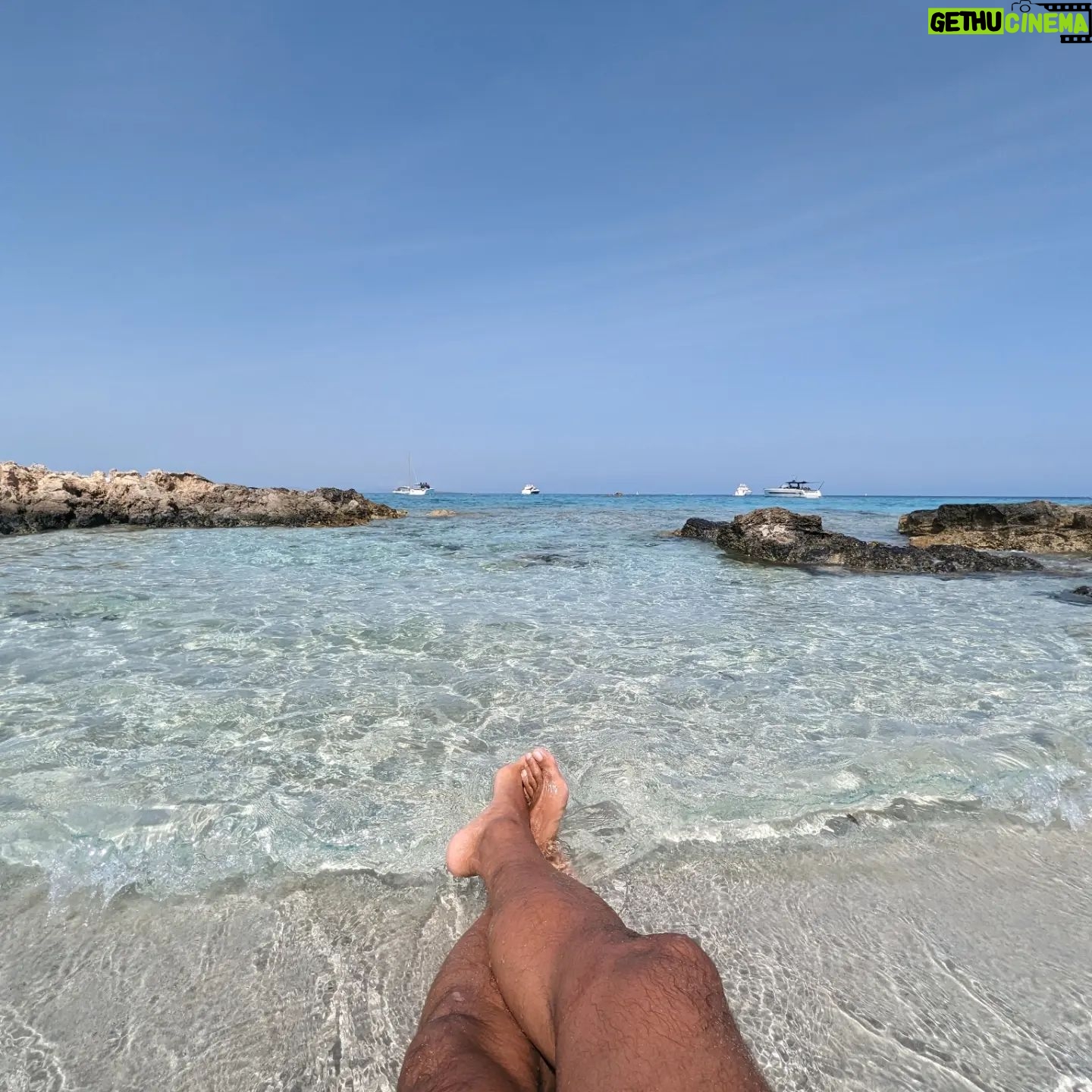 Enrique Arce Instagram - Un año más en nuestra historia de amor !! y van 21!! hasta pronto, Formentera!