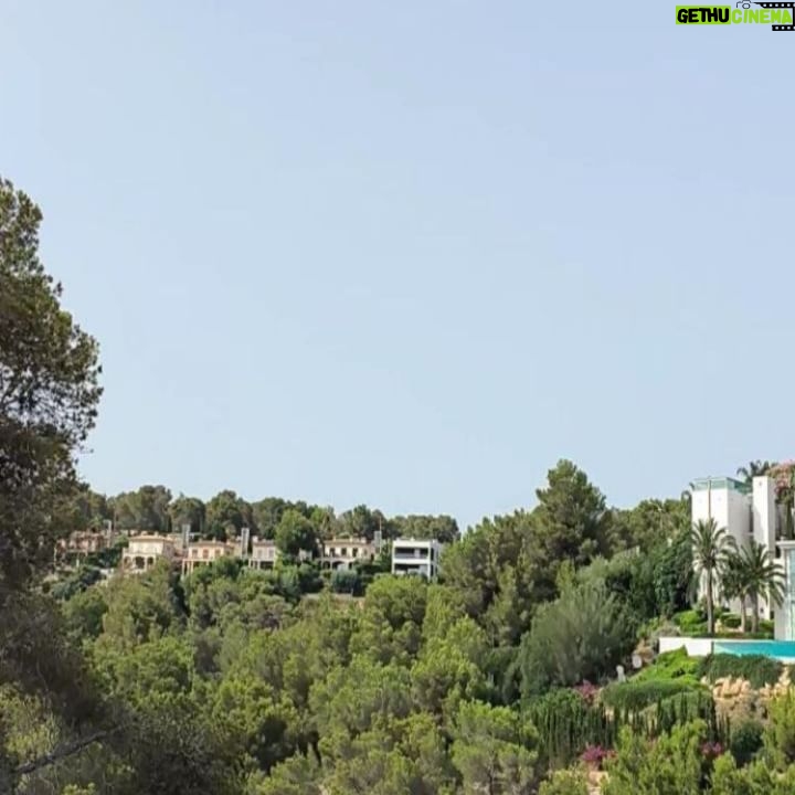 Enrique Arce Instagram - Ya no te digo que me lo superes... Iguálamelo!!! Descubriendo los secretos mejor guardados de Mallorca junto a dos burgaleses, ya mallorquines de adopción, @don.carlos.sanchez y su chica Natalia. En-Palma-ndo una cala tras otra. Que me gustan las Baleares!!! #actortraveller #mallorcafiles