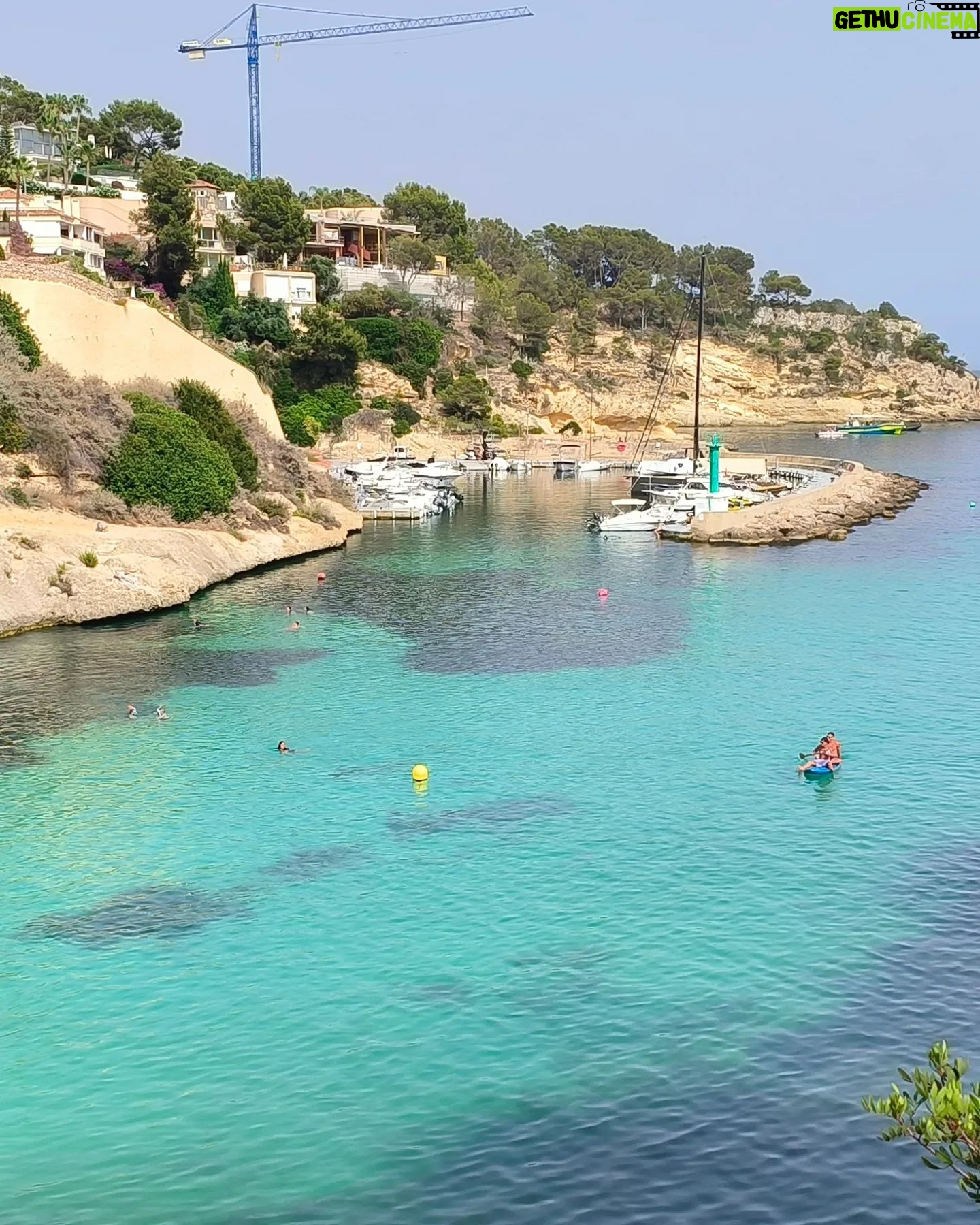 Enrique Arce Instagram - Ya no te digo que me lo superes... Iguálamelo!!! Descubriendo los secretos mejor guardados de Mallorca junto a dos burgaleses, ya mallorquines de adopción, @don.carlos.sanchez y su chica Natalia. En-Palma-ndo una cala tras otra. Que me gustan las Baleares!!! #actortraveller #mallorcafiles
