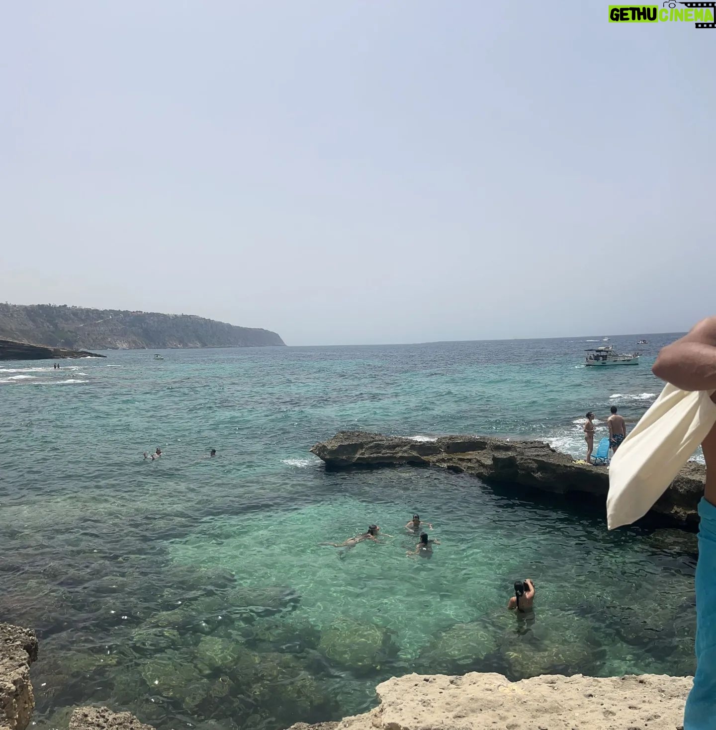 Enrique Arce Instagram - Ya no te digo que me lo superes... Iguálamelo!!! Descubriendo los secretos mejor guardados de Mallorca junto a dos burgaleses, ya mallorquines de adopción, @don.carlos.sanchez y su chica Natalia. En-Palma-ndo una cala tras otra. Que me gustan las Baleares!!! #actortraveller #mallorcafiles