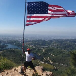 Enrique Arce Instagram - Senderismo dominical junto a @alf.pt hasta el cartel de Hollywood

Sunday morning hike to the Hollywood sign with @alf.pt

#takeahike
#charmedlife
#gratitude