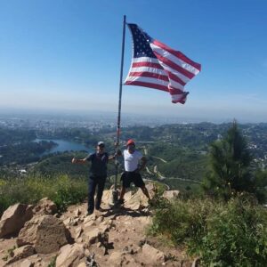 Enrique Arce Instagram - Senderismo dominical junto a @alf.pt hasta el cartel de Hollywood

Sunday morning hike to the Hollywood sign with @alf.pt

#takeahike
#charmedlife
#gratitude