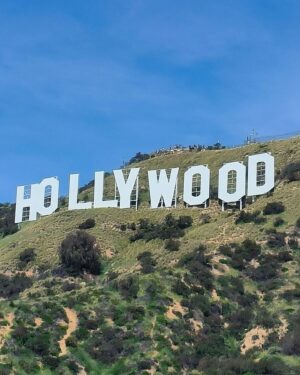 Enrique Arce Instagram - Senderismo dominical junto a @alf.pt hasta el cartel de Hollywood

Sunday morning hike to the Hollywood sign with @alf.pt

#takeahike
#charmedlife
#gratitude