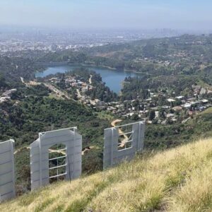 Enrique Arce Instagram - Senderismo dominical junto a @alf.pt hasta el cartel de Hollywood

Sunday morning hike to the Hollywood sign with @alf.pt

#takeahike
#charmedlife
#gratitude