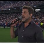 Enrique Arce Instagram - Hoy MESTALLA cumple 100 años. 100 años llenos de ilusión, de magia y emoción, de tardes gloriosas y noches épicas. La foto recoge el momento en el que la vida me tenía preparado el gran regalo de poder recitar el 'poema del centenario' en un estadio lleno de 40mil fieles. Sin duda uno de los momentos más intensos, emocionantes e inolvidables de mi vida.. Hoy llega al siglo de vida entero, digno, magnánimo, con la única sombra, hastío y lamento de tener que soportar a los dueños que lo habitan y corrompen hoy en día ! AMUNT VALENCIA Y FELIZ CUMPLE MESTALLA!
