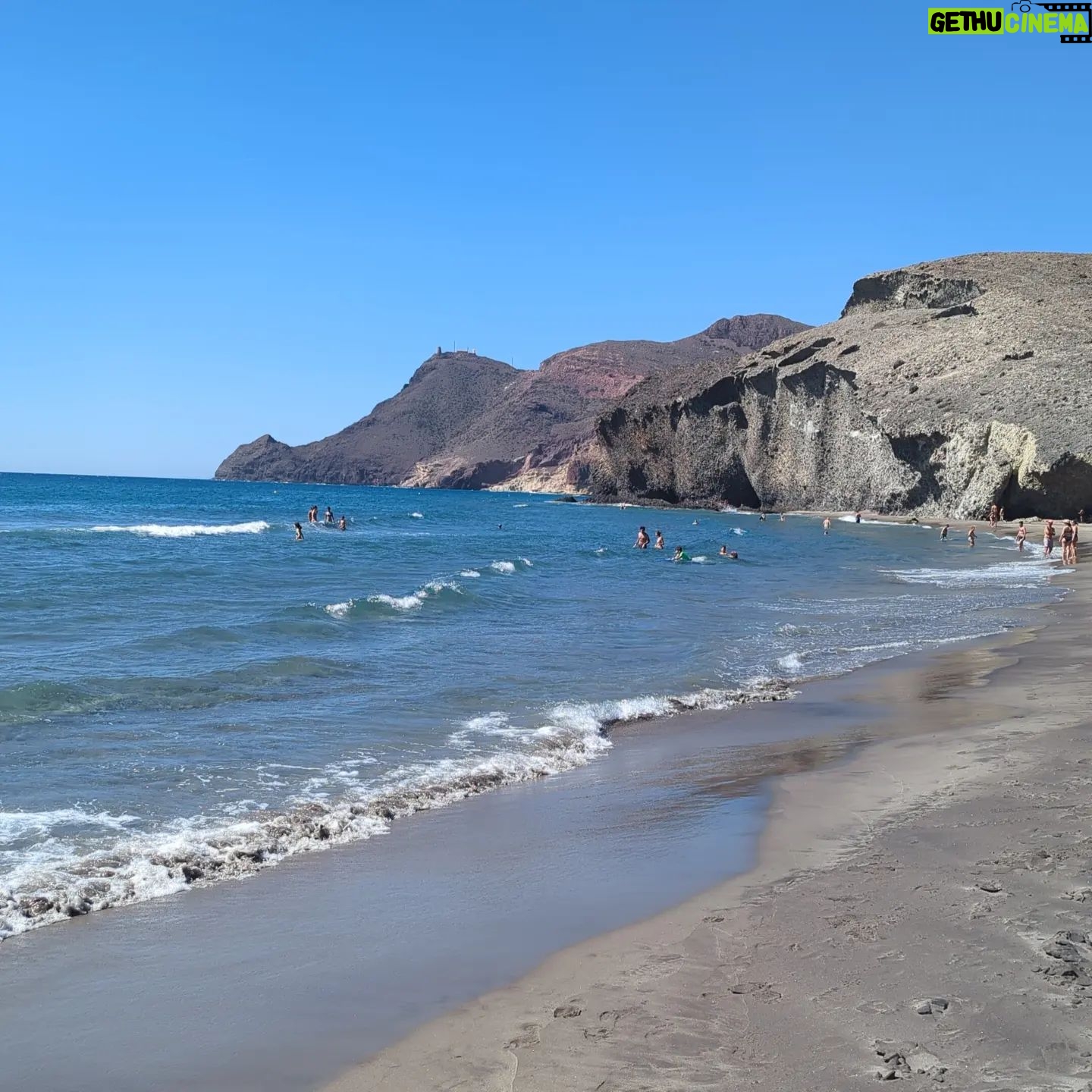 Enrique Arce Instagram - despidiendo al verano en Octubre, con un último chapuzón en las maravillosas playas del Cabo de Gata, Almería. Saying farewell to the late summer in October, with a last dip in the stunning beaches of Cape Gata, Almería
