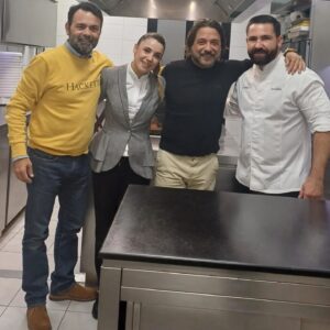 Enrique Arce Instagram - Nada más placentero que soñar, elucubrar, proyectar, proponer, crear con amigos  que viven en poesía, en uno  de los imprescindible  de la Comunitat Valenciana, el restaurante @elpoblet_qd Otto acierto gastronómico de @qiqedacosta interpretado por el magnífico chef @luisvallsrozalen.
Un verdadero paráiisoI para los sentidos y las emociones
Junto a @villanuevamente y Sergio Arlandia