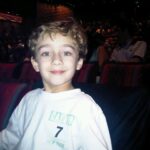 Enzo Krieger Instagram - 18 Muito louco como tempo passa né, tô me sentindo velho por aqui kkkkkkk Então, parabéns pra mim🎉, agora se inicia uma nova fase na vida, e vamos ver o que aguarda… Tava pensando bastante nisso inclusive, o que vem pela frente… O que sei é da conversa que estava tendo com meu vô ontem, que o importante nessa vida é aproveitar e ter história pra contar. E isso, acho que eu sei fazer kkkkkkkk Quero agradecer a vida, a Deus, a minha família, minha mãe e a todos que fizeram parte do meu caminho até aqui❤️