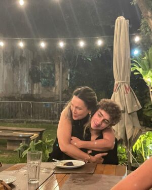 Enzo Krieger Instagram - Dia dela hoje❤️
Passando pra deixar aq os parabéns pra ela
Mãe, quero te desejar tudo de bom hoje e sempre, e que saiba que sempre estarei aqui pra você. 
Muito obrigado por tudo até hoje, te amo demais❤️
Curte muito seus 26😁🤪
Feliz aniversário, bjao😘😘