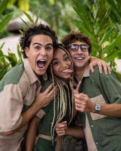 Enzo Krieger Instagram - Olha essa novidade Brasilllll!! Estamos chegando nas telonas de todo o Brasil. Com muito orgulho venho contar que iniciamos as gravações das -As Aventuras de Poliana, o filme-, novo longa nacional produzido pela @panoramica_filmes Está ficando demais. É uma coprodução com o SBT e distribuição da Warner Bros. Pictures. @wbpictures_br @sbt E com um elenco muito especial😍 Ansiosos??