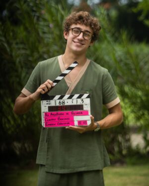 Enzo Krieger Instagram - Olha essa novidade Brasilllll!!
Estamos chegando nas telonas de todo o Brasil.
Com muito orgulho venho contar que iniciamos as gravações das -As Aventuras de Poliana, o filme-, novo longa nacional produzido pela @panoramica_filmes 

Está ficando demais.

É uma coprodução com o SBT e distribuição da Warner Bros. Pictures. @wbpictures_br @sbt 
E com um elenco muito especial😍

Ansiosos??
