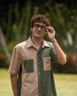 Enzo Krieger Instagram - Olha essa novidade Brasilllll!!
Estamos chegando nas telonas de todo o Brasil.
Com muito orgulho venho contar que iniciamos as gravações das -As Aventuras de Poliana, o filme-, novo longa nacional produzido pela @panoramica_filmes 

Está ficando demais.

É uma coprodução com o SBT e distribuição da Warner Bros. Pictures. @wbpictures_br @sbt 
E com um elenco muito especial😍

Ansiosos??