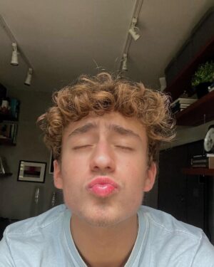 Enzo Krieger Instagram - Selfie ainda pode? kkkkkkk