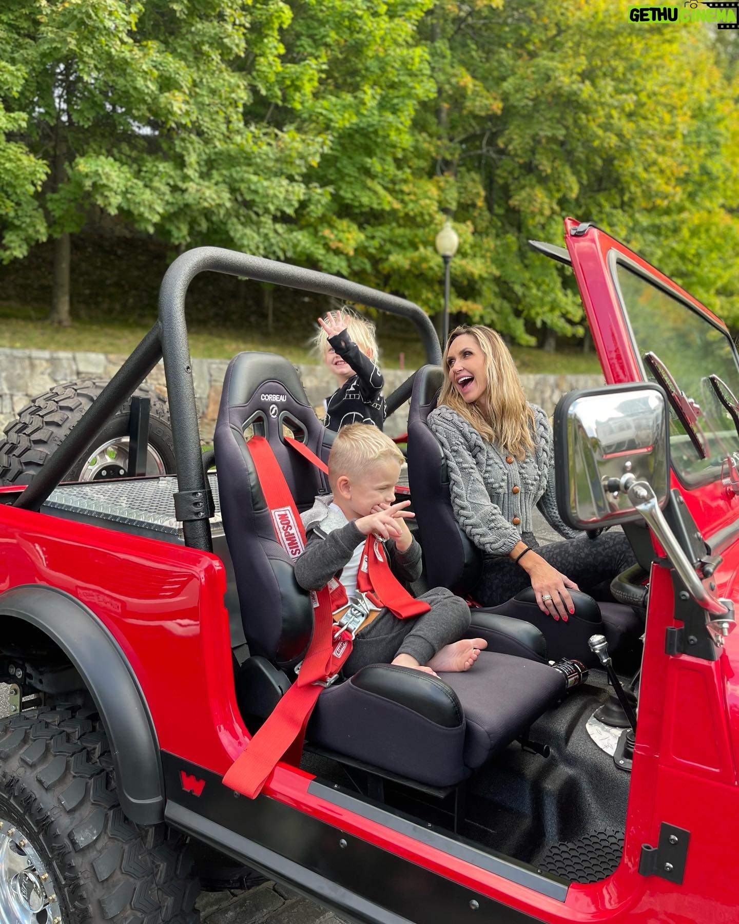 Eric Trump - 34.7K Likes - Cheers to these two incredible Mom’s! #HappyMothersDay
