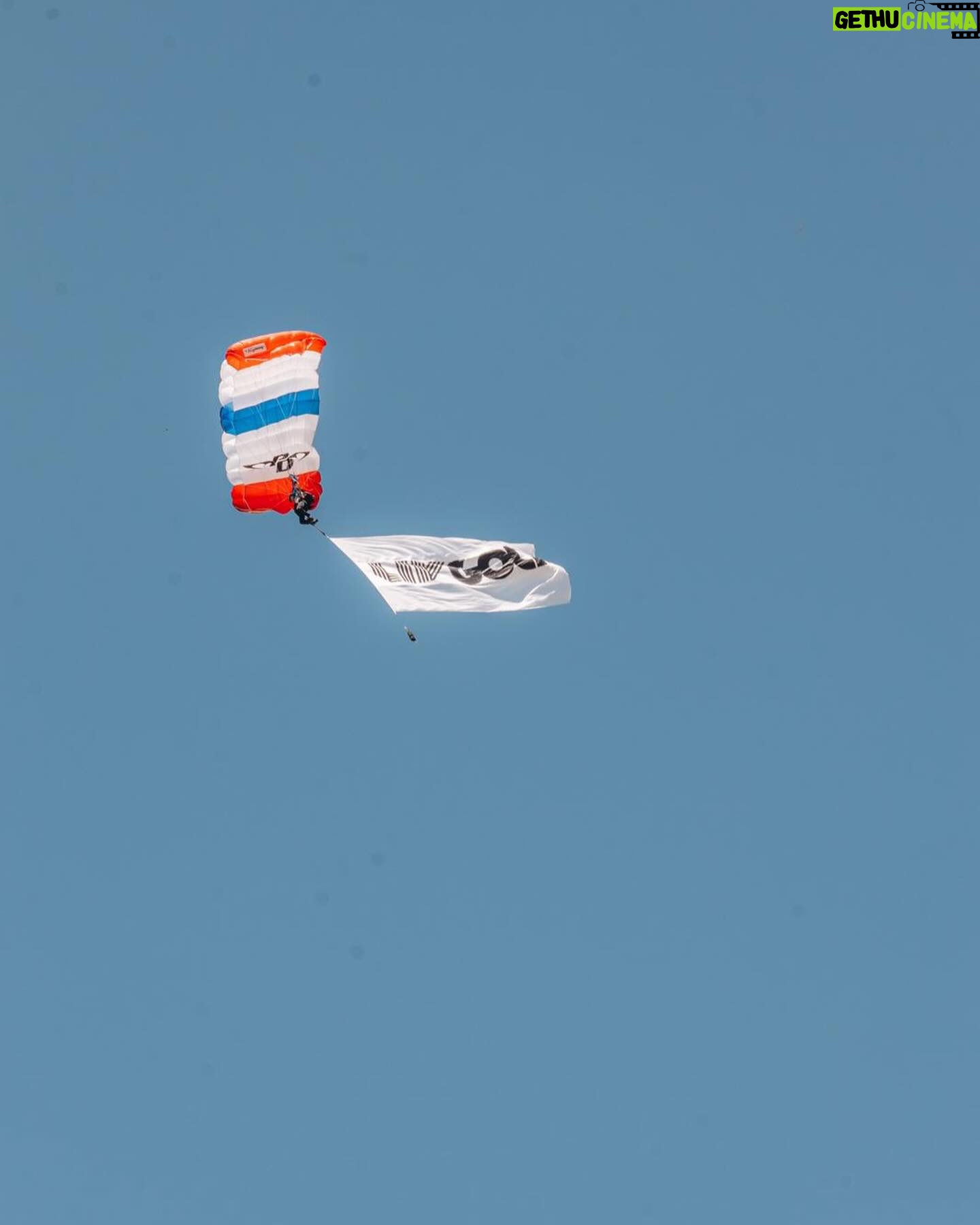Eric Trump Instagram - We love welcoming the Frog-X Parachute Team back to @trumpdoral! What an exciting way to kick off the shotgun start each day! πΊπΈπ