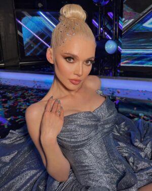 Erika Gertseg Instagram - Még fotók a fináléból💙🤍 @xfaktorhun 
Style @kataflorian 
Makeup @karinajemelyjanova 
Hair @krisztian.h