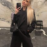 Erika Gertseg Instagram – Egy kis #selfie 🖤
#ErikaHerceg #nofilter