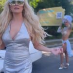 Erika Jayne Instagram - On the road to VEGAS… who should I surprise next? 🎰🎟️✨ #betitallonblonde