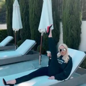 Erika Jayne Instagram - What comes after 4?? 😎🍸#betitallonblonde