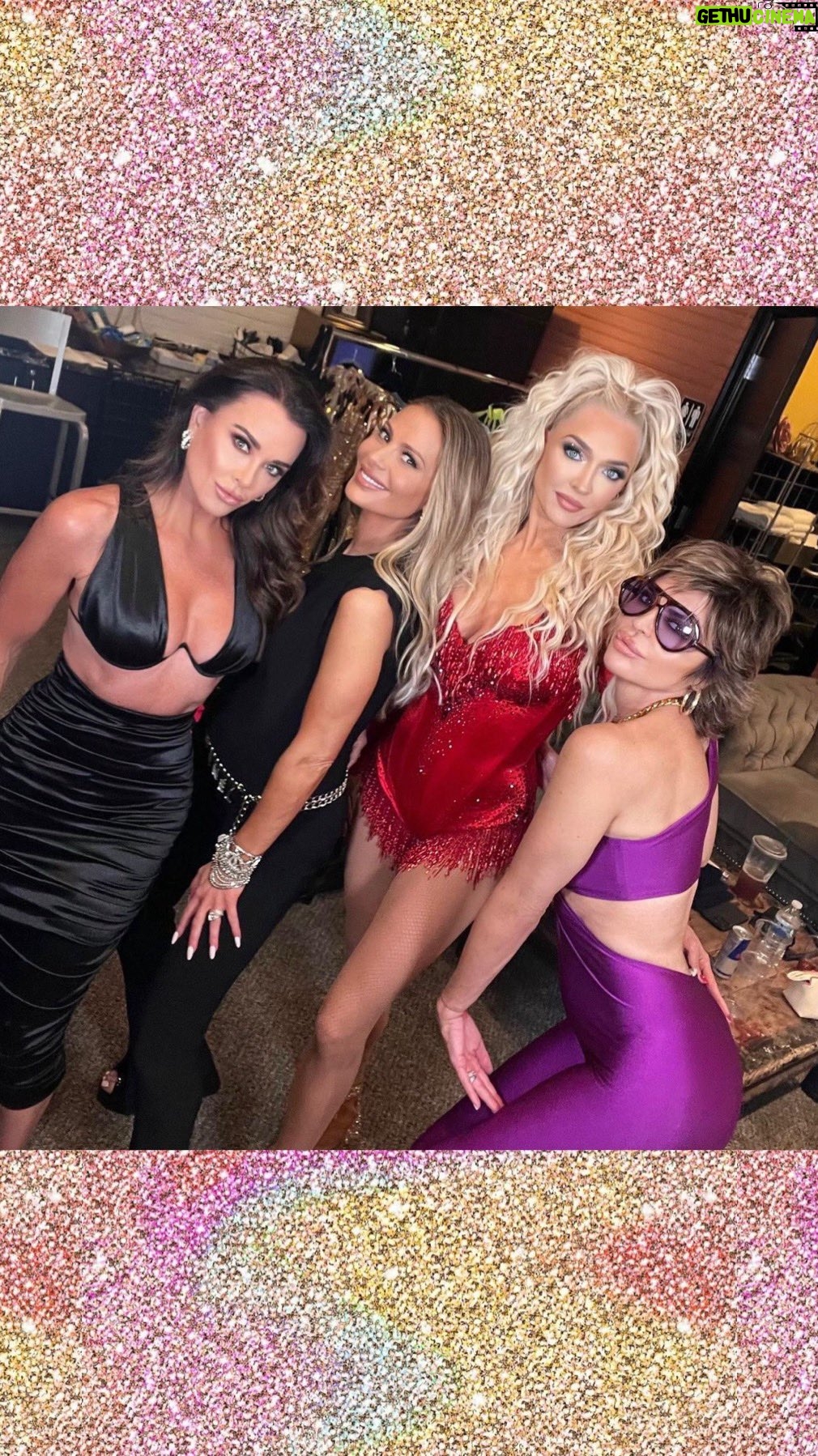 Erika Jayne Instagram - Pretty Mess Krewe on Lock 🩷💜💰💜🩷 #BetItAllOnBlonde @kylerichards18 @lisarinna @doritkemsley
