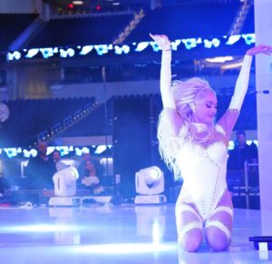 Erika Jayne Instagram - Back on stage and it feels really good. 😋
Thank you @kylerichards18 for having me perform at your legendary White Party @sofistadium ✨
VEGAS you got next! 🙌🏻
#betitallonblonde 🎲🤍👱🏻‍♀️🤗