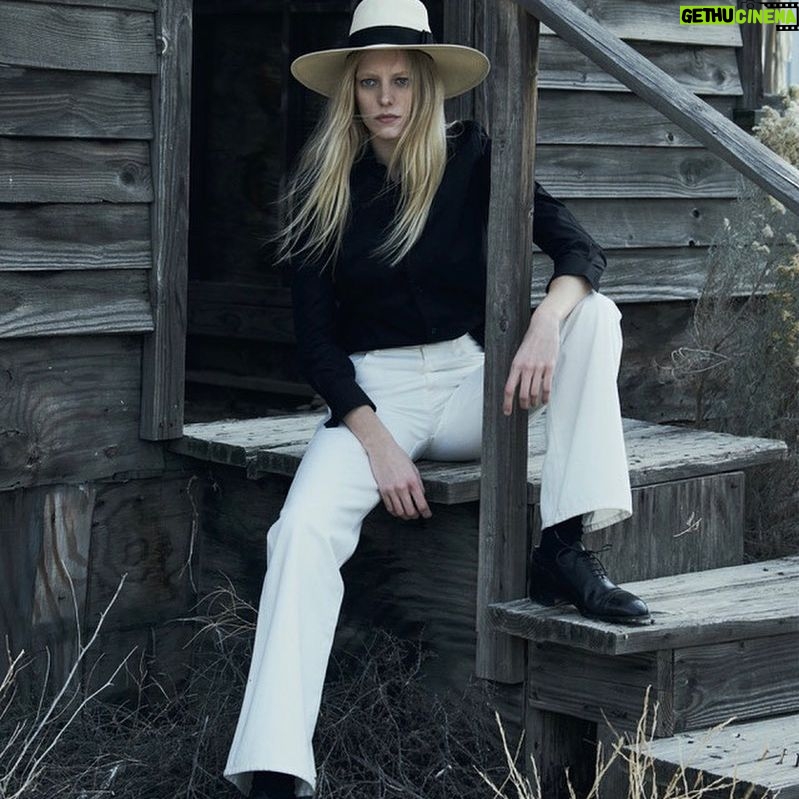 Erika Linder - 22.7K Likes - @voguegermany with @chriscolls 🖤 @sarajanehoare @teddycharles35 @hollysilius 🖤