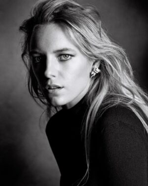 Erika Linder Instagram - @numeromagazine 📸 @victordemarchelier @paulsinclaire @hairbyorlandopita @rieomoto