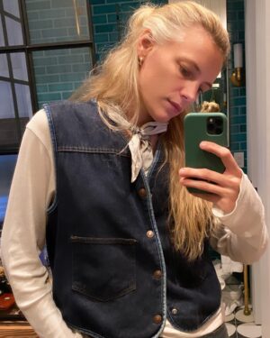 Erika Linder Instagram - Little less conversation