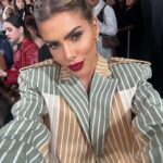 Erika Schneider Instagram – Ainda sobre o SPFW 
Pq esse look merece um feed tb! 🌹 
Desfile @walerioaraujo 
Stylist @emersonavli 
Alfaiataria @rafaelcaetanobr 
Fotos e vídeo @vitaoteaser