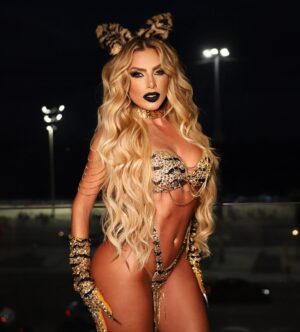 Erika Schneider Instagram - Oi 🐯
Dando início a maratona de ensaios técnicos do carnaval! 🥳
@gresuportodapedra